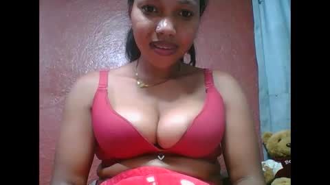 Snapshot of loveinlife750427 chatting on 10/17/25, 10:51 loveinlife750427 online show from 10/17/25, 10:51