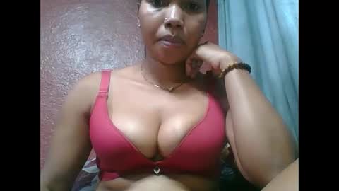 Snapshot of loveinlife750427 chatting on 10/19/25, 10:38 loveinlife750427 online show from 10/19/25, 10:38