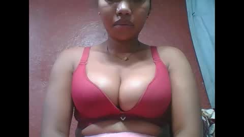 Snapshot of loveinlife750427 chatting on 10/21/25, 02:12 loveinlife750427 online show from 10/21/25, 02:12