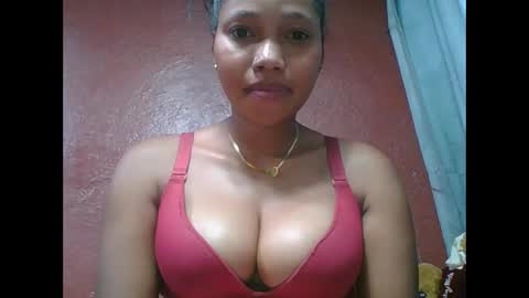 Snapshot of loveinlife750427 chatting on 10/21/25, 02:18 loveinlife750427 online show from 10/21/25, 02:18