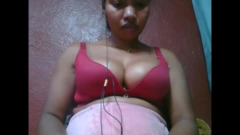 Snapshot of loveinlife750427 chatting on 10/22/25, 05:24 loveinlife750427 online show from 10/22/25, 05:24