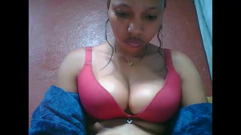 Snapshot of loveinlife750427 chatting on 10/24/25, 08:22 loveinlife750427 online show from 10/24/25, 08:22