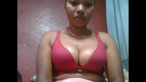 Snapshot of loveinlife750427 chatting on 11/14/25, 05:39 loveinlife750427 online show from 11/14/25, 05:39