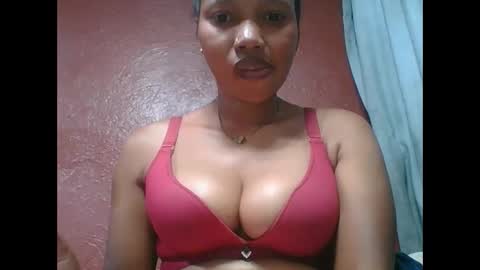 Snapshot of loveinlife750427 chatting on 11/15/25, 09:39 loveinlife750427 online show from 11/15/25, 09:39