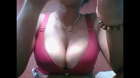 Snapshot of loveinlife750427 chatting on 11/18/25, 08:41 loveinlife750427 online show from 11/18/25, 08:41