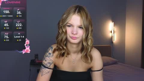 Snapshot of lovely_babyy chatting on 12/14/24, 01:06 Jenny online show from 12/14/24, 01:06