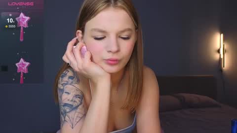 Snapshot of lovely_babyy chatting on 12/21/24, 02:52 Jenny online show from 12/21/24, 02:52
