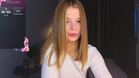 Snapshot of lovely_babyy chatting on 12/25/24, 01:53 Jenny online show from 12/25/24, 01:53