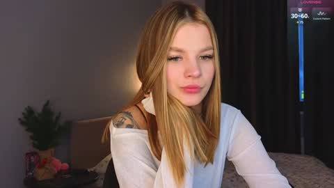 Snapshot of lovely_babyy chatting on 01/12/25, 02:56 Jenny online show from 01/12/25, 02:56
