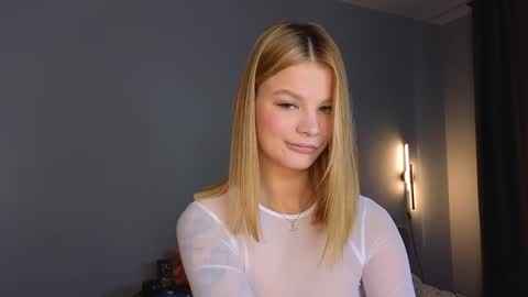 Snapshot of lovely_babyy chatting on 02/02/25, 04:15 Jenny online show from 02/02/25, 04:15