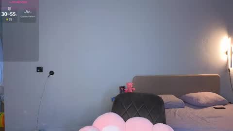 Snapshot of lovely_babyy chatting on 02/11/25, 02:57 Jenny online show from 02/11/25, 02:57