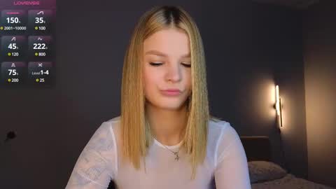 Snapshot of lovely_babyy chatting on 02/13/25, 02:23 Jenny online show from 02/13/25, 02:23