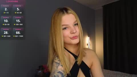 Snapshot of lovely_babyy chatting on 02/19/25, 02:01 Jenny online show from 02/19/25, 02:01
