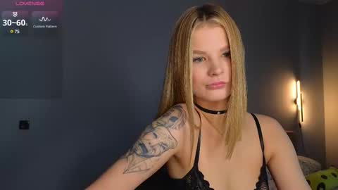 Snapshot of lovely_babyy chatting on 02/21/25, 02:28 Jenny online show from 02/21/25, 02:28