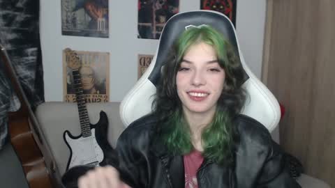 Snapshot of lovely_cass chatting on 12/17/24, 01:29 Cassie online show from 12/17/24, 01:29