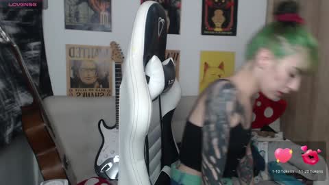Snapshot of lovely_cass chatting on 12/20/24, 03:03 Cassie online show from 12/20/24, 03:03