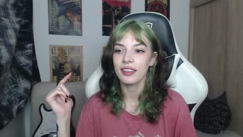 Snapshot of lovely_cass chatting on 01/04/25, 12:48 Cassie online show from 01/04/25, 12:48