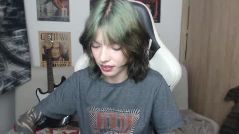 Snapshot of lovely_cass chatting on 01/23/25, 10:22 Cassie online show from 01/23/25, 10:22