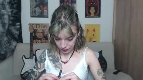 Snapshot of lovely_cass chatting on 02/24/25, 03:33 Cassie online show from 02/24/25, 03:33