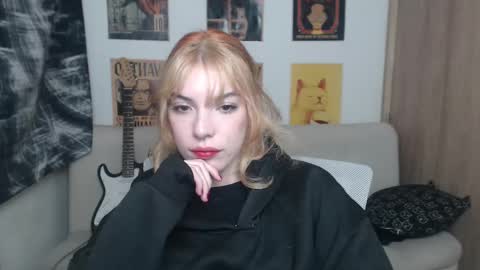 Snapshot of lovely_cass chatting on 03/06/25, 09:14 Cassie online show from 03/06/25, 09:14