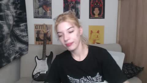Snapshot of lovely_cass chatting on 03/10/25, 03:23 Cassie online show from 03/10/25, 03:23