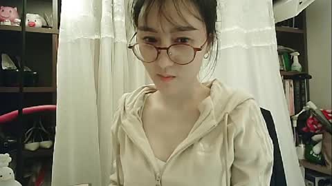 Snapshot of lovely_dana chatting on 01/03/25, 04:37 DANA KIM online show from 01/03/25, 04:37