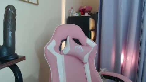 Lovely Laura online show from 10/18/25, 01:41