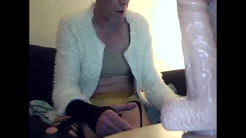 Snapshot of lovely_me165244 chatting on 12/04/24, 11:13 mooie man online show from 12/04/24, 11:13