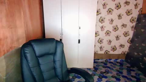 lovely_ricaxxx online show from 10/17/25, 07:55