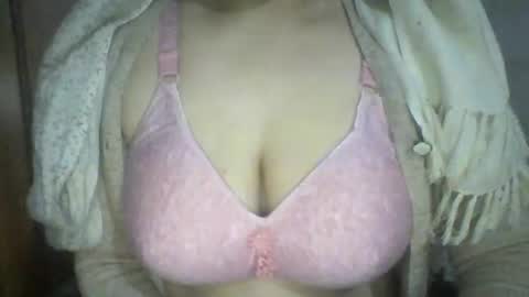 Snapshot of lovely_sweet_girl chatting on 12/31/24, 09:06 katrina follow me guys online show from 12/31/24, 09:06