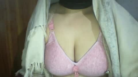 Snapshot of lovely_sweet_girl chatting on 01/03/25, 10:19 katrina follow me guys online show from 01/03/25, 10:19