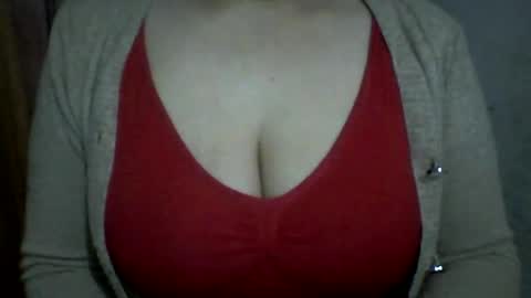 Snapshot of lovely_sweet_girl chatting on 02/01/25, 11:27 katrina follow me guys online show from 02/01/25, 11:27
