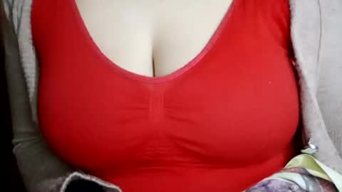 Snapshot of lovely_sweet_girl chatting on 02/17/25, 03:47 katrina follow me guys online show from 02/17/25, 03:47