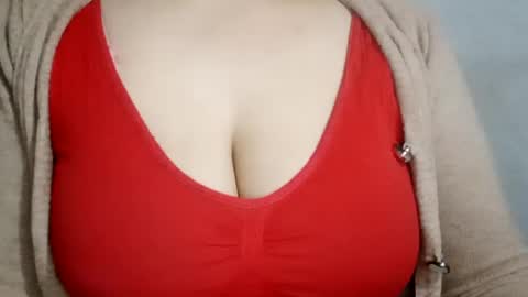 Snapshot of lovely_sweet_girl chatting on 03/07/25, 02:46 katrina follow me guys online show from 03/07/25, 02:46