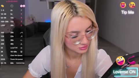 Snapshot of lovelybianca_ chatting on 10/17/25, 07:27 lovelybianca_ online show from 10/17/25, 07:27