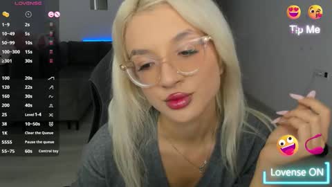 Snapshot of lovelybianca_ chatting on 11/07/25, 11:05 lovelybianca_ online show from 11/07/25, 11:05