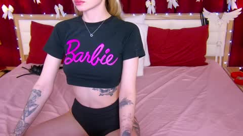 Snapshot of lovelycaroline_ chatting on 01/31/25, 07:39 Caroline online show from 01/31/25, 07:39