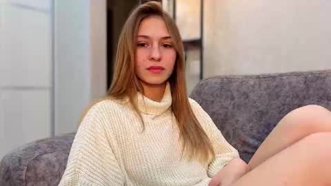 Snapshot of lovelykatea chatting on 10/14/25, 02:18 Kate only online show from 10/14/25, 02:18