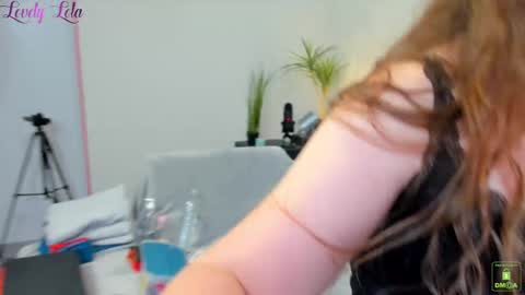 Lola online show from 10/12/25, 10:31