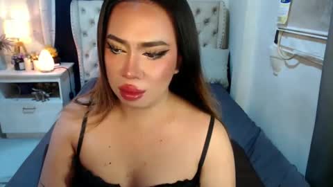 Snapshot of lovelymarie69 chatting on 12/11/24, 05:48 Rebeca online show from 12/11/24, 05:48
