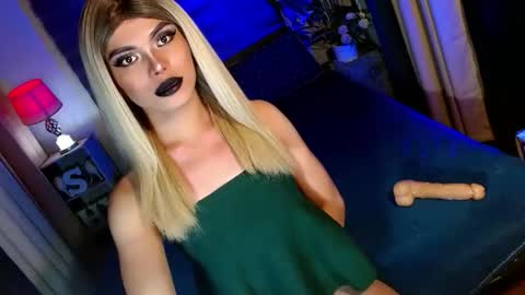 Snapshot of lovelymiss_shyna11 chatting on 10/01/25, 10:21 lovelymiss_shyna11 online show from 10/01/25, 10:21