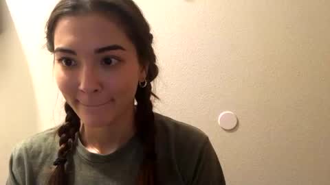 Snapshot of lovelyqueenaria chatting on 12/17/24, 10:22 Queen Aria online show from 12/17/24, 10:22