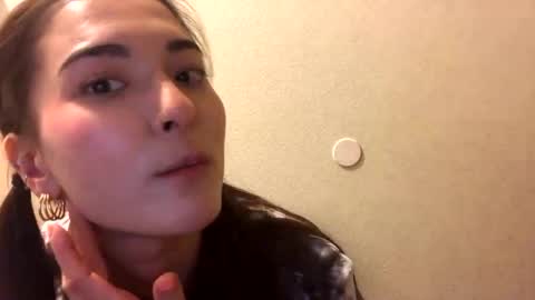 Snapshot of lovelyqueenaria chatting on 12/19/24, 09:06 Queen Aria online show from 12/19/24, 09:06