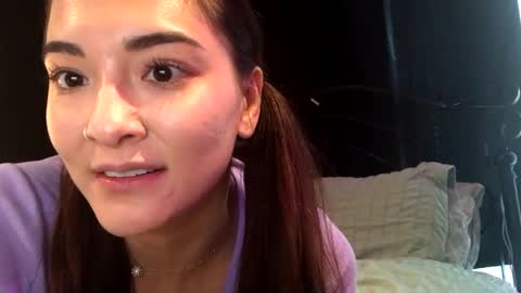 Snapshot of lovelyqueenaria chatting on 01/01/25, 08:37 Queen Aria online show from 01/01/25, 08:37