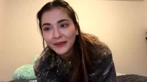 Snapshot of lovelyqueenaria chatting on 10/15/25, 06:52 Queen Aria online show from 10/15/25, 06:52