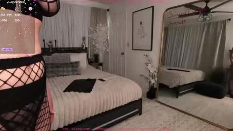 Snapshot of lovemoscarlett chatting on 01/17/25, 09:28 Scarlett online show from 01/17/25, 09:28