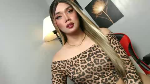 Snapshot of lovers_moon22 chatting on 11/04/25, 11:20 lovers moon22 online show from 11/04/25, 11:20