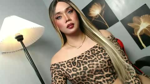 Snapshot of lovers_moon22 chatting on 11/16/25, 12:55 lovers moon22 online show from 11/16/25, 12:55