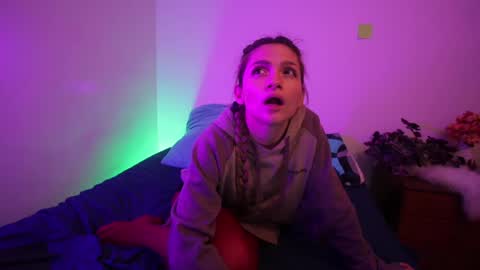 Snapshot of loveskingdom chatting on 10/28/25, 04:38 LovesKingdom online show from 10/28/25, 04:38