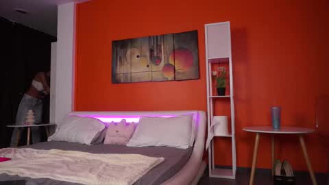 Nora online show from 09/29/25, 03:22